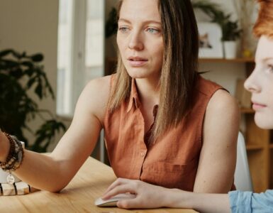 Learning on the Fly with AI-Powered Microlearning