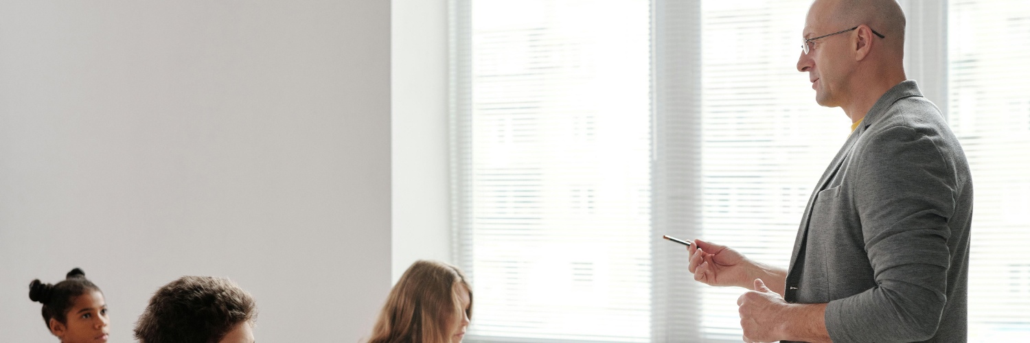 Why Smart Teachers Combine Offline Learning with Online Student Assessment Tools
