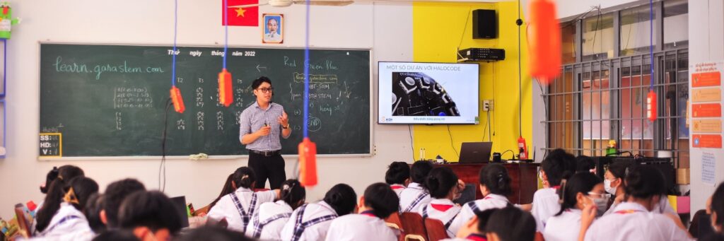 Interactive Classroom Technology for Low-Distraction Learning: Designing Smarter Participation Without Screen Overload