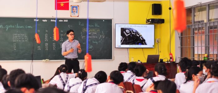 Interactive Classroom Technology for Low-Distraction Learning: Designing Smarter Participation Without Screen Overload